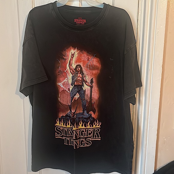 Stranger Things Metal Vintage T-Shirt Eddie Munson Limited Edition - Picture 5 of 6